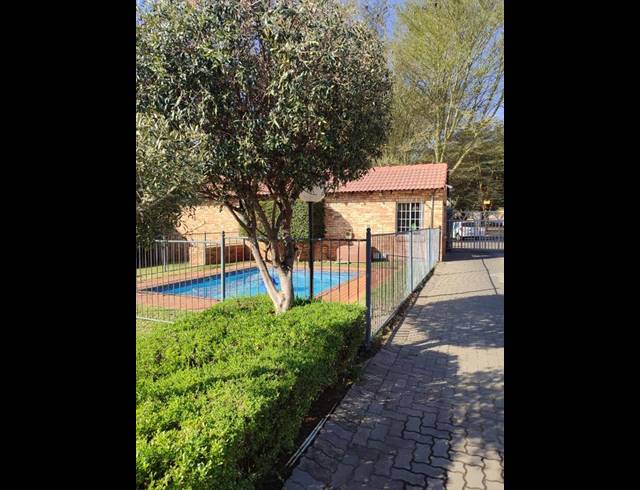 2 BEDROOM TOWNHOUSE FOR SALE IN THERESA PARK